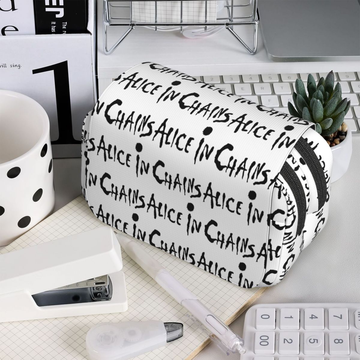 Estuche para lápices Alice In  - Stationery And Office Supply Chain reseña y precio